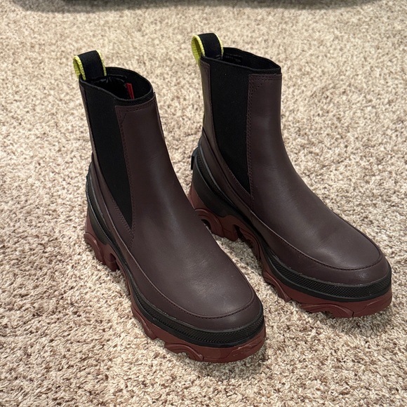 SOREL maroon waterproof boots - Picture 5 of 9